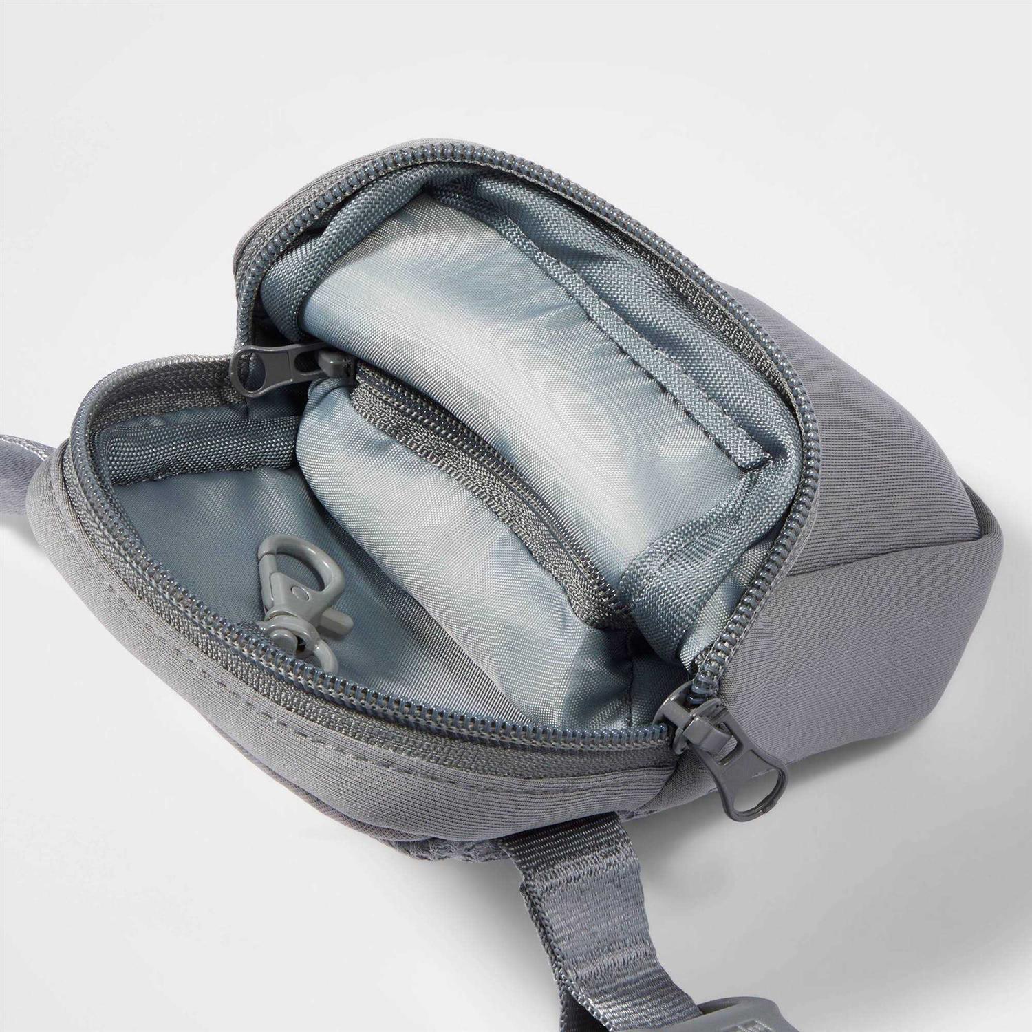 Treat Pouch with Waste Bag Dispenser R760492